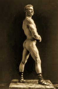 Eugen Sandow, in posa classica greco-romana, c.1893